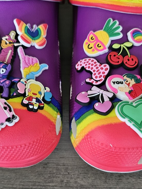 CROCS Classic Red Rainbow Stripes Colorful Charms Men 11  Clog Y2k Festive main image 7